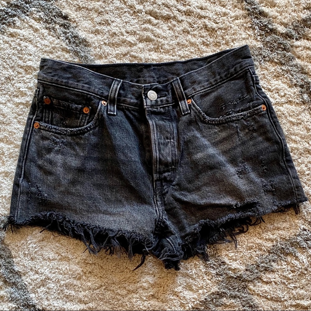 Levi’s cutoffs